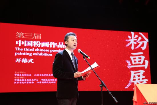 主持人宣读中国美术家协会向本次展览发来的贺信