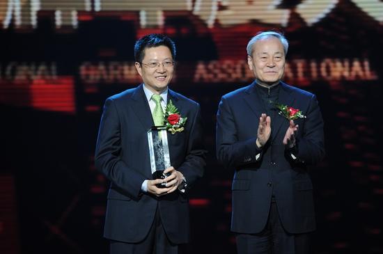 2012年荣获“中国服装品牌年度成就大奖”