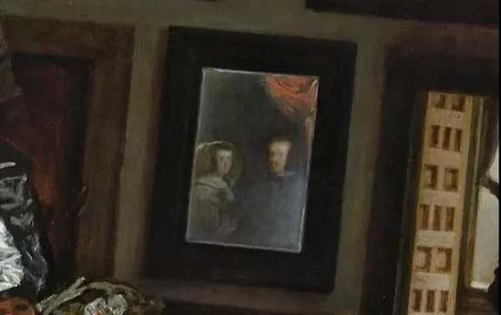 后方正中的镜中，映出腓力四世及其皇后奥地利的玛丽安娜