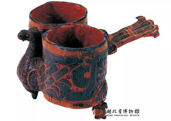 战国时期彩绘凤鸟双联杯 湖北省博物馆藏